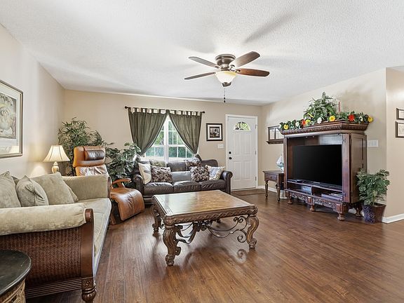 3rd image of 290 Dickson Rd