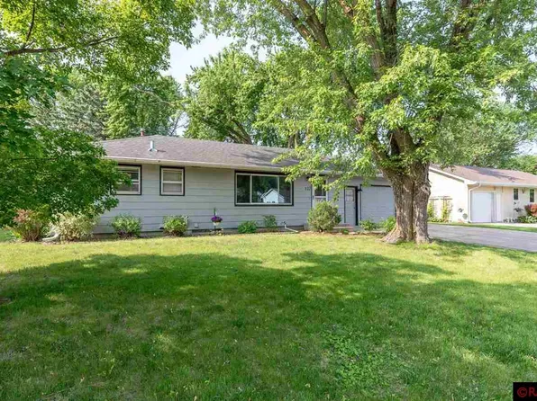 137 Meadow Ln, Mankato, MN 56001