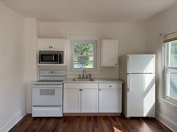 3rd image of 596 Portland St