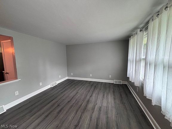 4th image of 213 Saint Ann Way