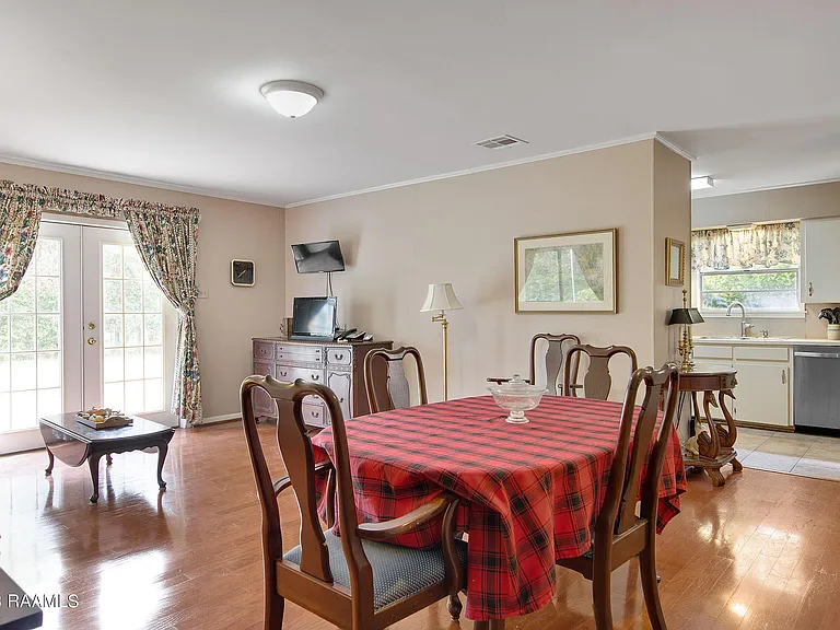 115 Brighton Dr — Photo 9
