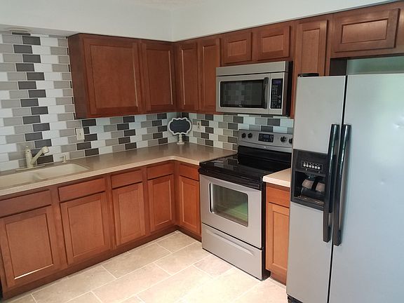 4th image of 80 Sherwood Dr