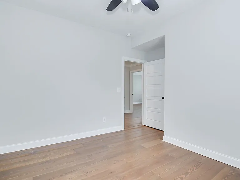 344 Colonnades Dr — Photo 40