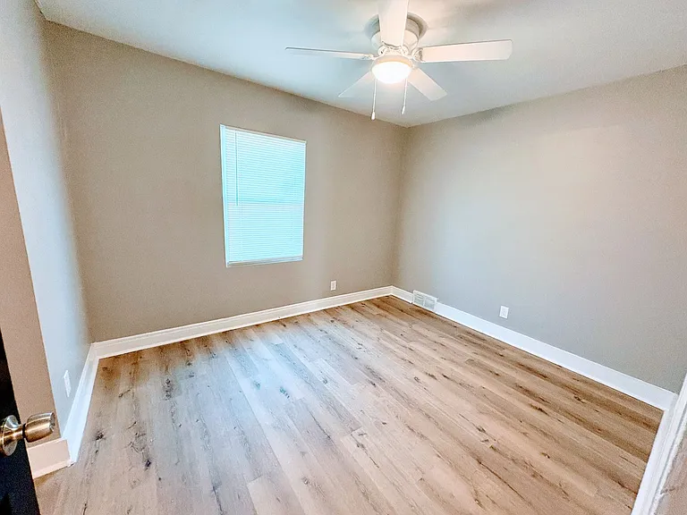 1423 Weyler Ave — Photo 8