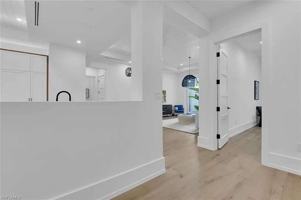 2 bed, 2.5 bath, 1704 sqft, $24,000 — Photo 2