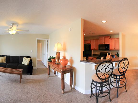 4th image of 103 Capital St Unit 108