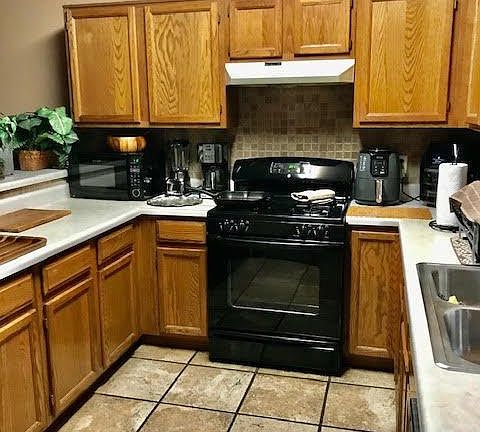 5th image of 611 W Redondo Dr