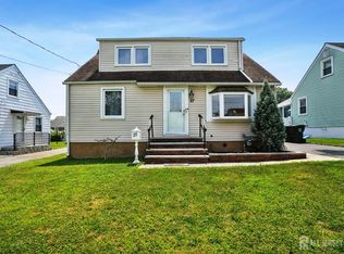 27 George St, Avenel, NJ 07001