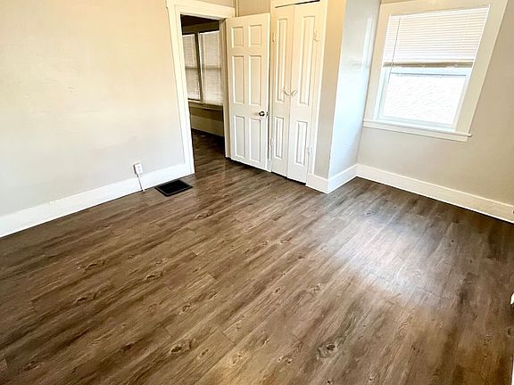 2nd image of 933 Elm St