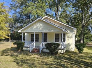 213 Triangle Pl, Fayetteville, NC 28312