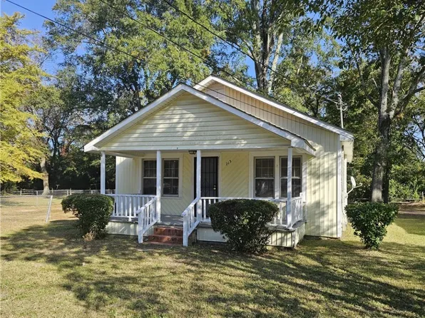213 Triangle Pl, Fayetteville, NC 28312