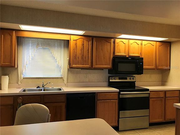 4th image of 1917 Sycamore Cir #17