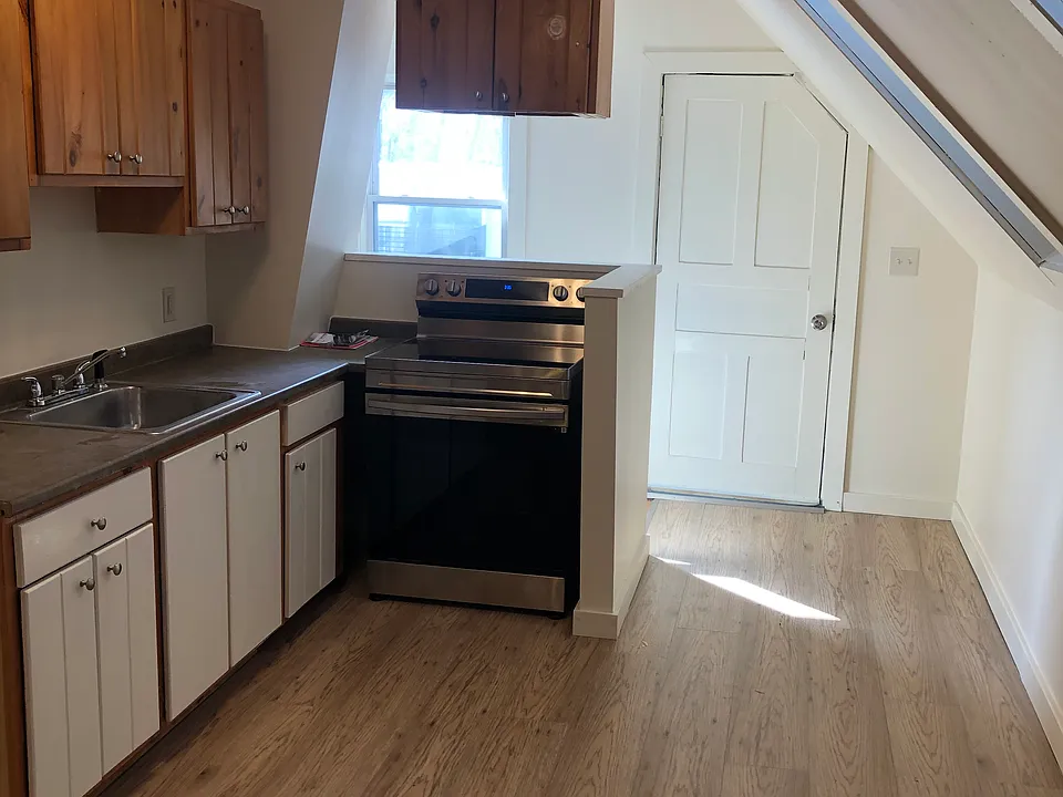 109 Olive St #4