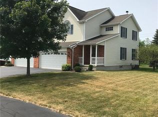 606 Forest Edge Dr, East Amherst, NY 14051