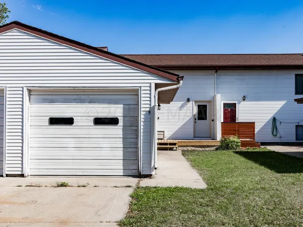 1705 25th Ave S, Fargo, ND 58103