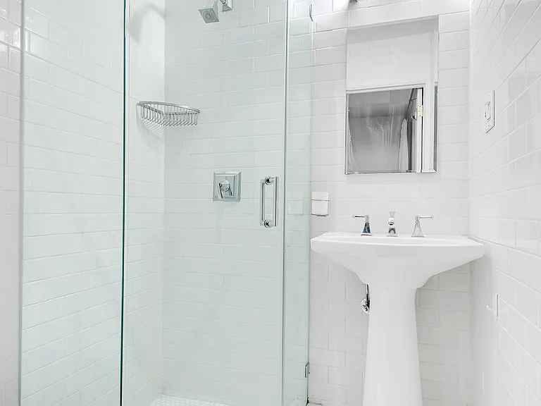 226 E 70th St #3G — Photo 9