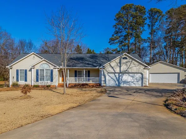 317 Carmicheal Ct, Boiling Springs, SC 29316