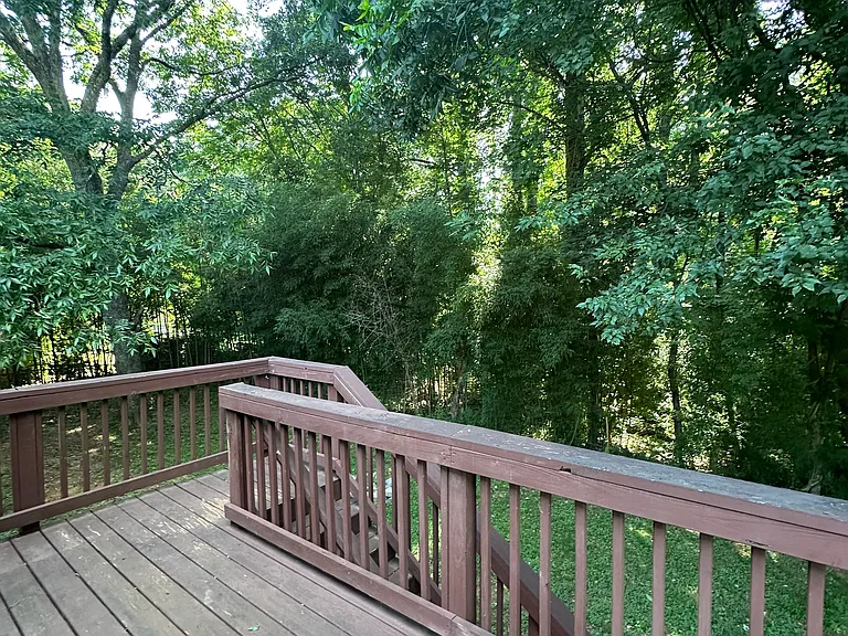 114 Robinhood Dr — Photo 16