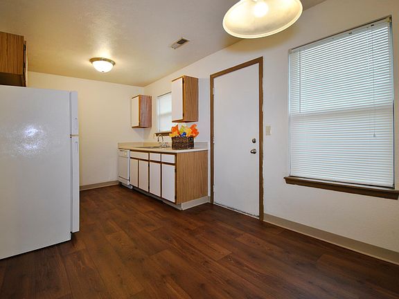 4th image of 6129 Applegrove Ln