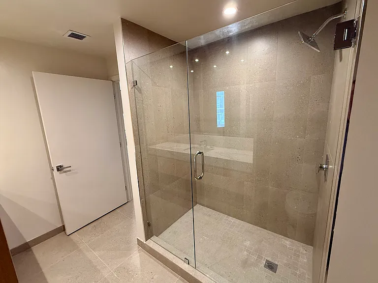 11 NE 6th St #1803 — Photo 30