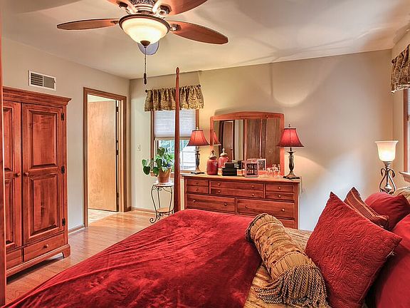 4th image of 135 Poplar Ln