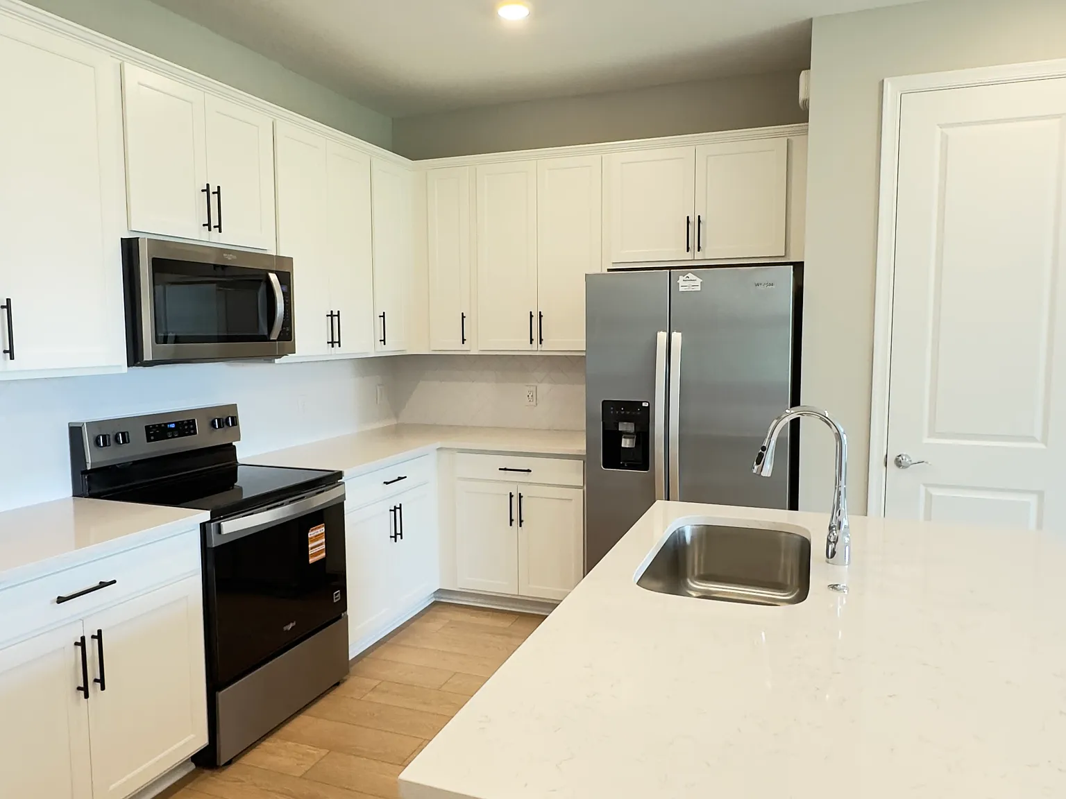 3 bed, 2.5 bath, 1550 sqft, $3,250 — Photo 3