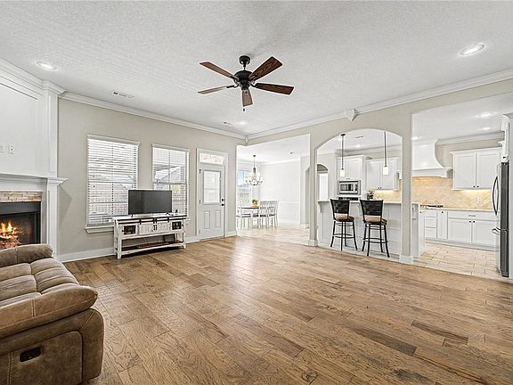 2nd image of 1220 Brandon Way