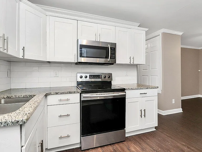 2215 Kennesaw Dr — Photo 3