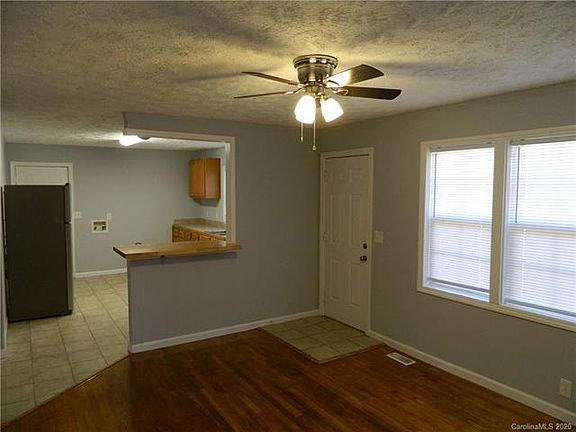 4th image of 301 S Summey St