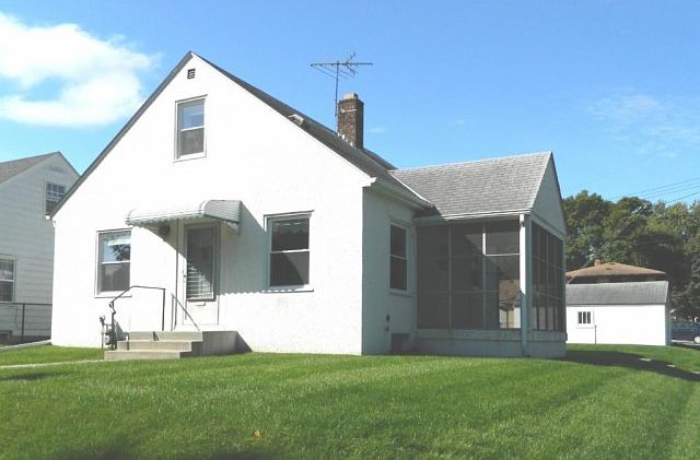 1st image of 457 15th Ave N