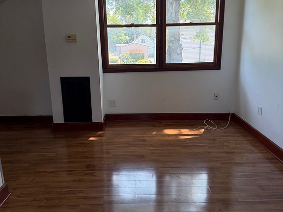 3rd image of 1526 Columbia Tpke #2