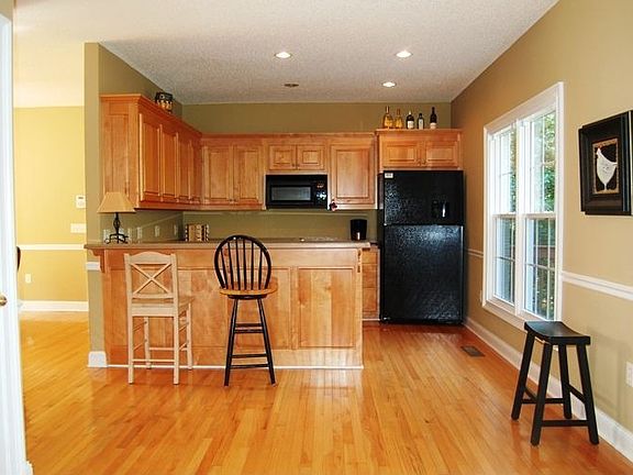 The breakfast area and kitchen