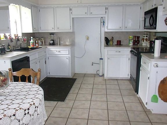 2nd image of 1212 Yaupon Cove Dr