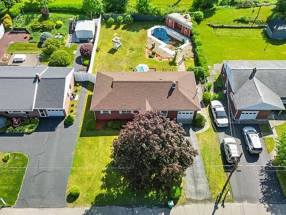 4th image of 224 Garden Ln