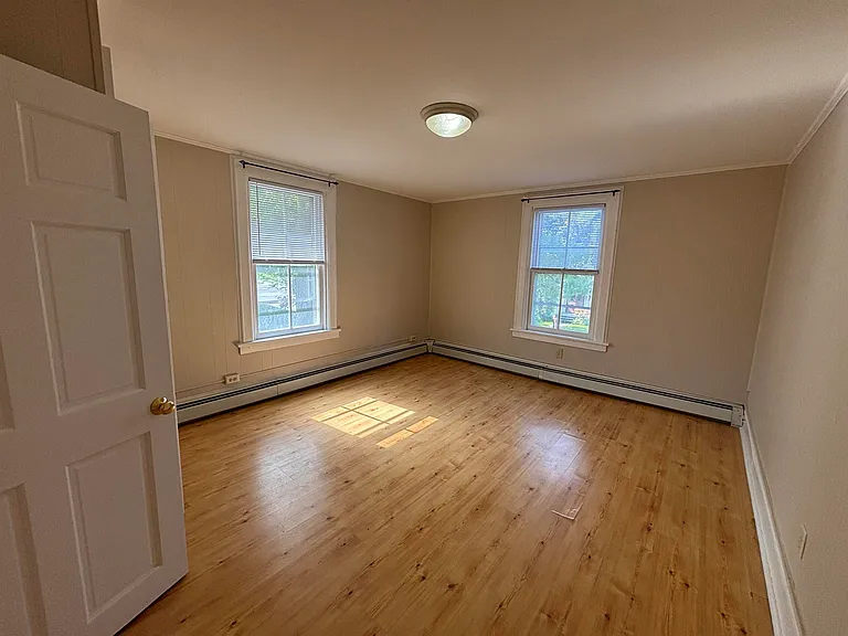 27 Upper Welden St #2 — Photo 7