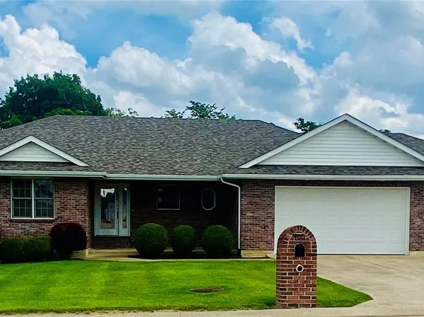 400 Hummingbird Ln, Hannibal, MO 63401