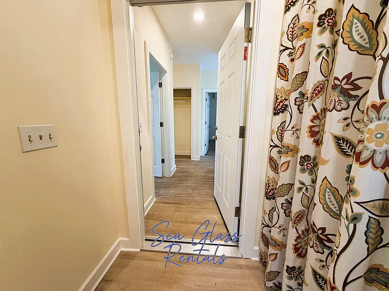 Pleasant St — Photo 16