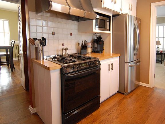 Great kitchen space!