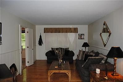 2nd image of 923 Richwood Ave
