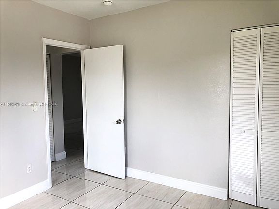 4th image of 1940 Washington Ave #16