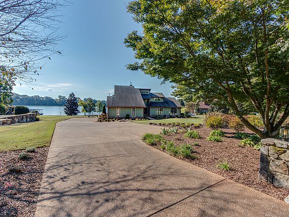 2nd image of 105 McKinney Cir