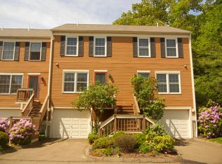 160 Foxbridge Village Rd, Branford, CT 06405