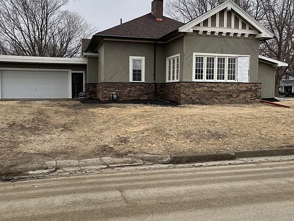 3rd image of 528 W Pershing Dr