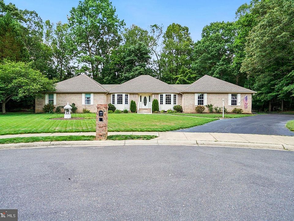 1st image of 105 Cornwall Ct