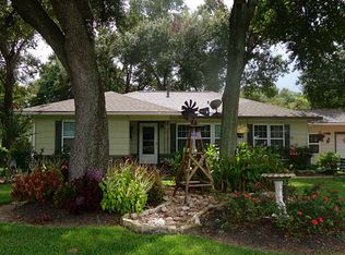 1445 S Circle St, Sealy, TX 77474