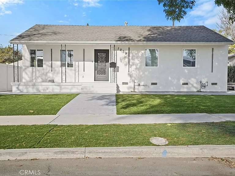 1239 N Reese Pl — Photo 1