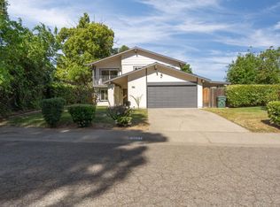 9657 Linda Rio Dr, Sacramento, CA 95827