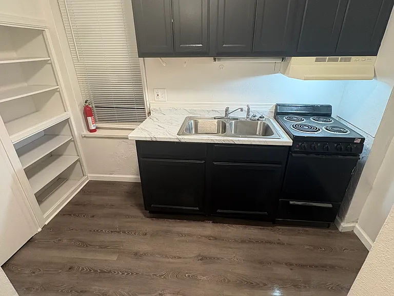 504 W C St #504 — Photo 3