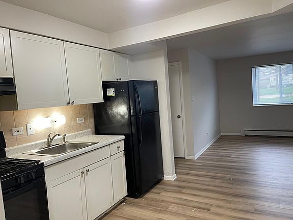 3rd image of 3852 W 124th Pl #1W
