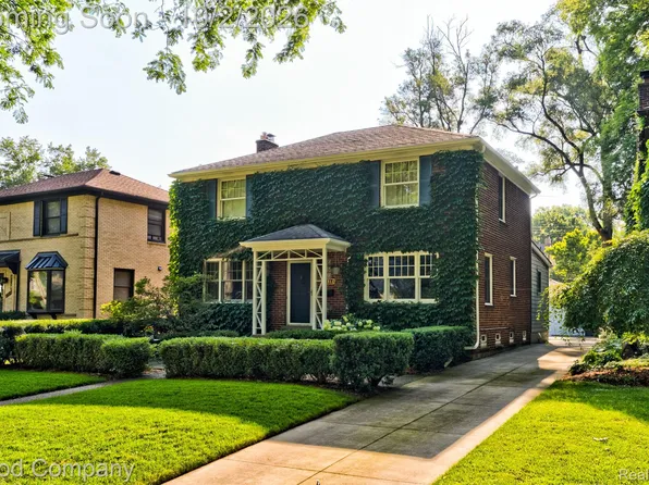 25844 Salem Rd, Huntington Woods, MI 48070
